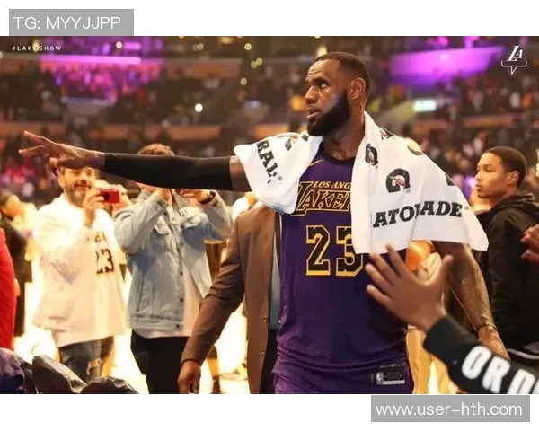 巴克利称詹姆斯为历史第三人不忍目睹其职业生涯末期的挣扎与困境